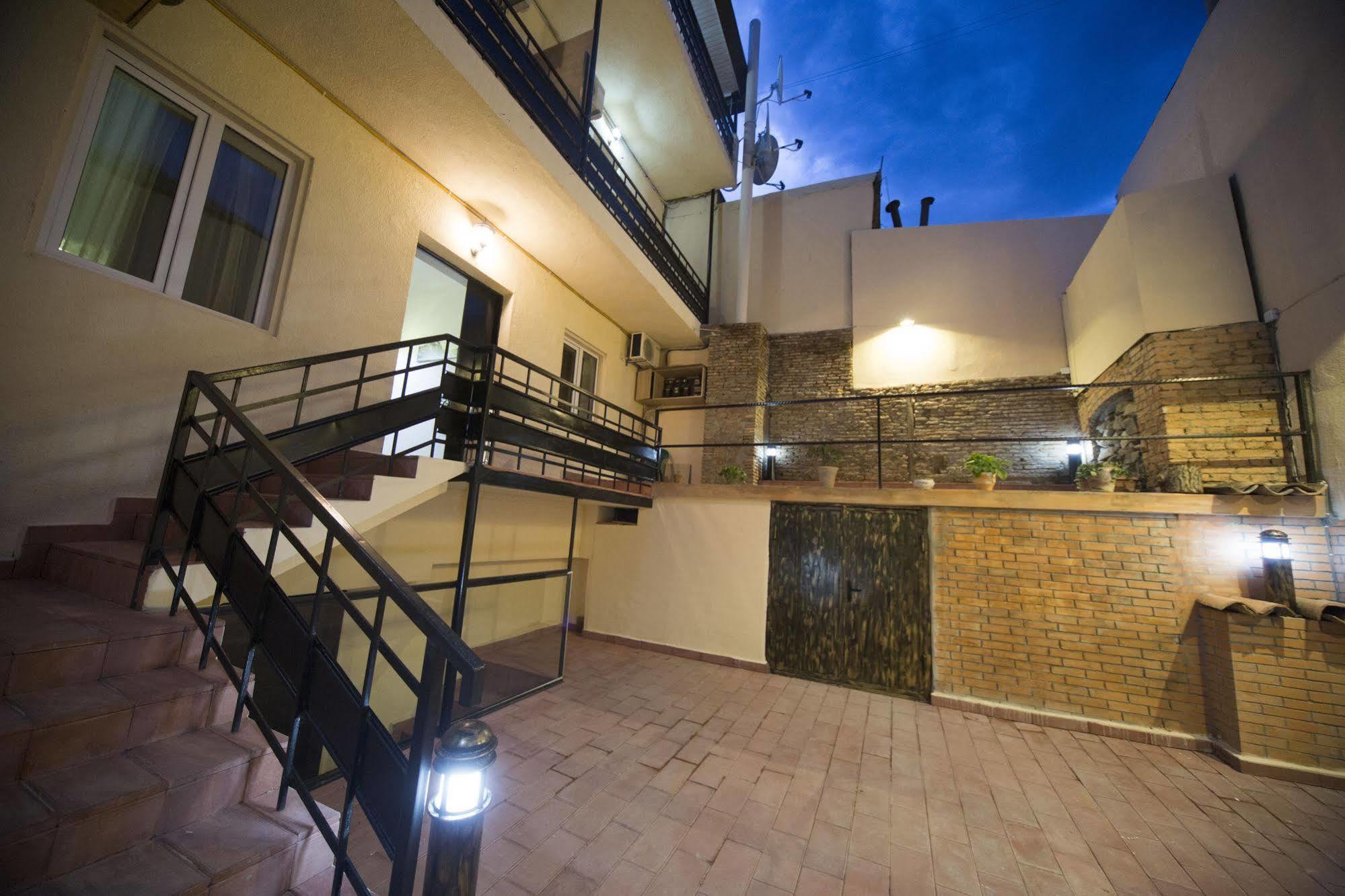 Log Inn Boutique Hotel Tiflis Exterior foto