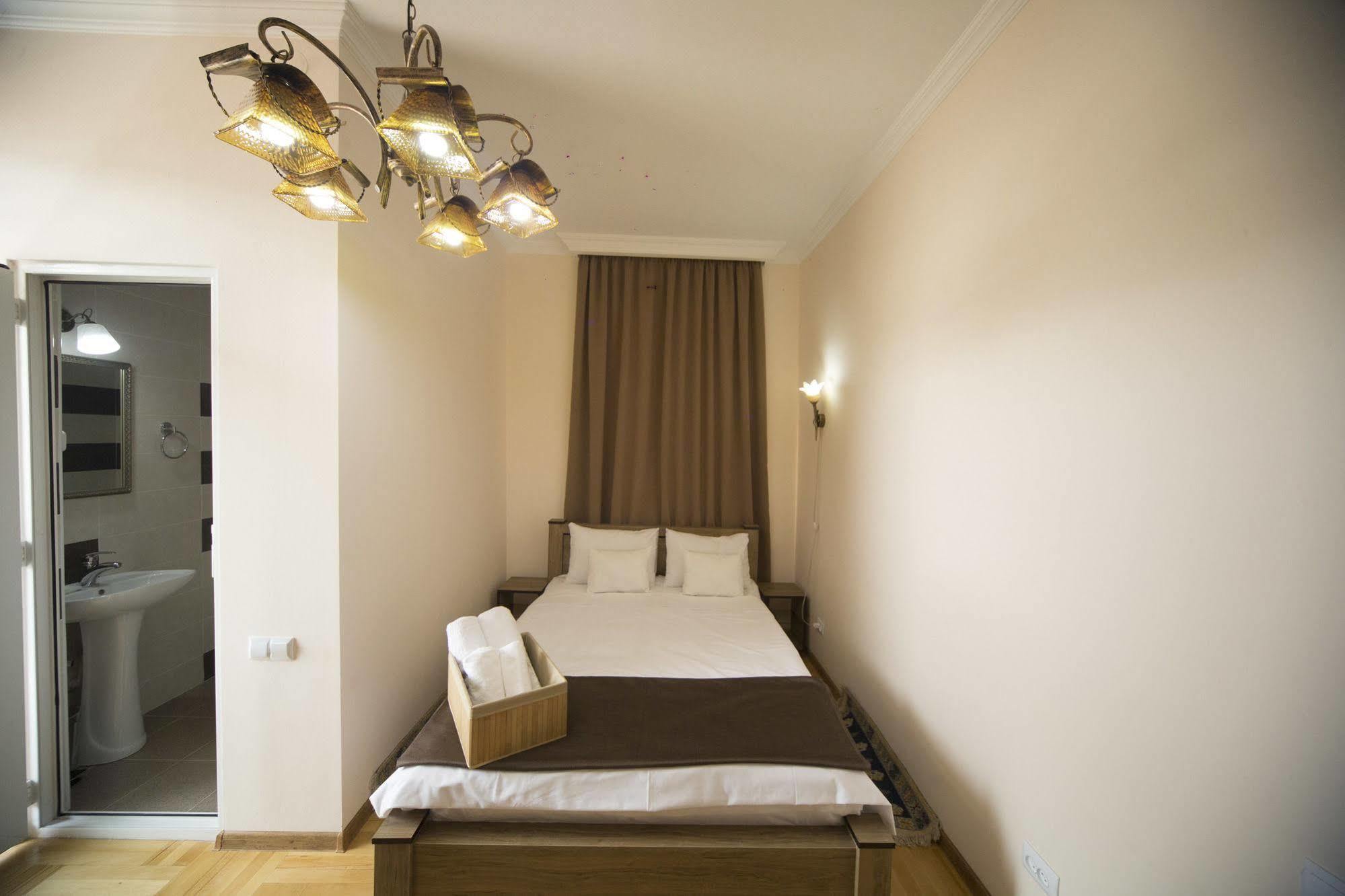 Log Inn Boutique Hotel Tiflis Exterior foto