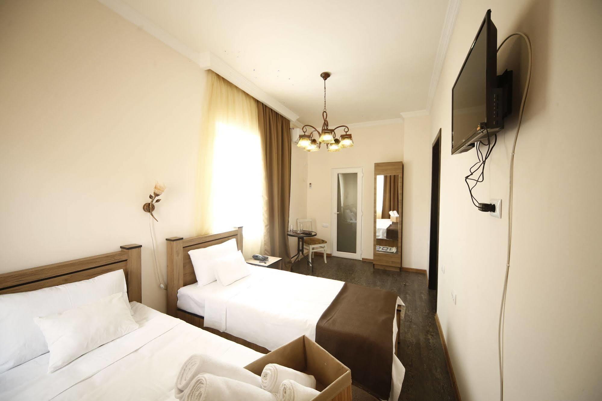 Log Inn Boutique Hotel Tiflis Exterior foto