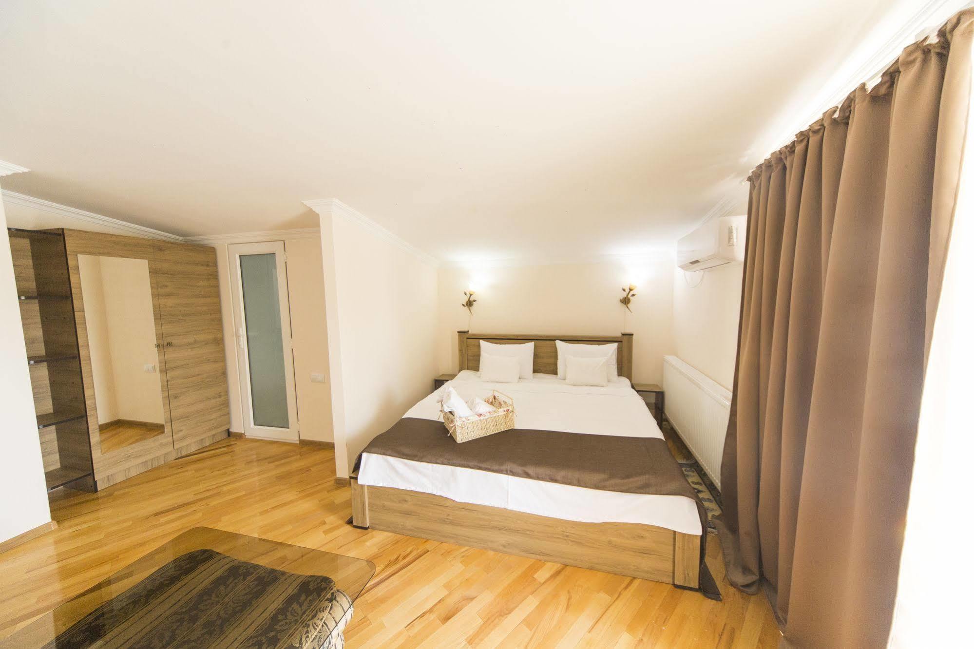 Log Inn Boutique Hotel Tiflis Exterior foto