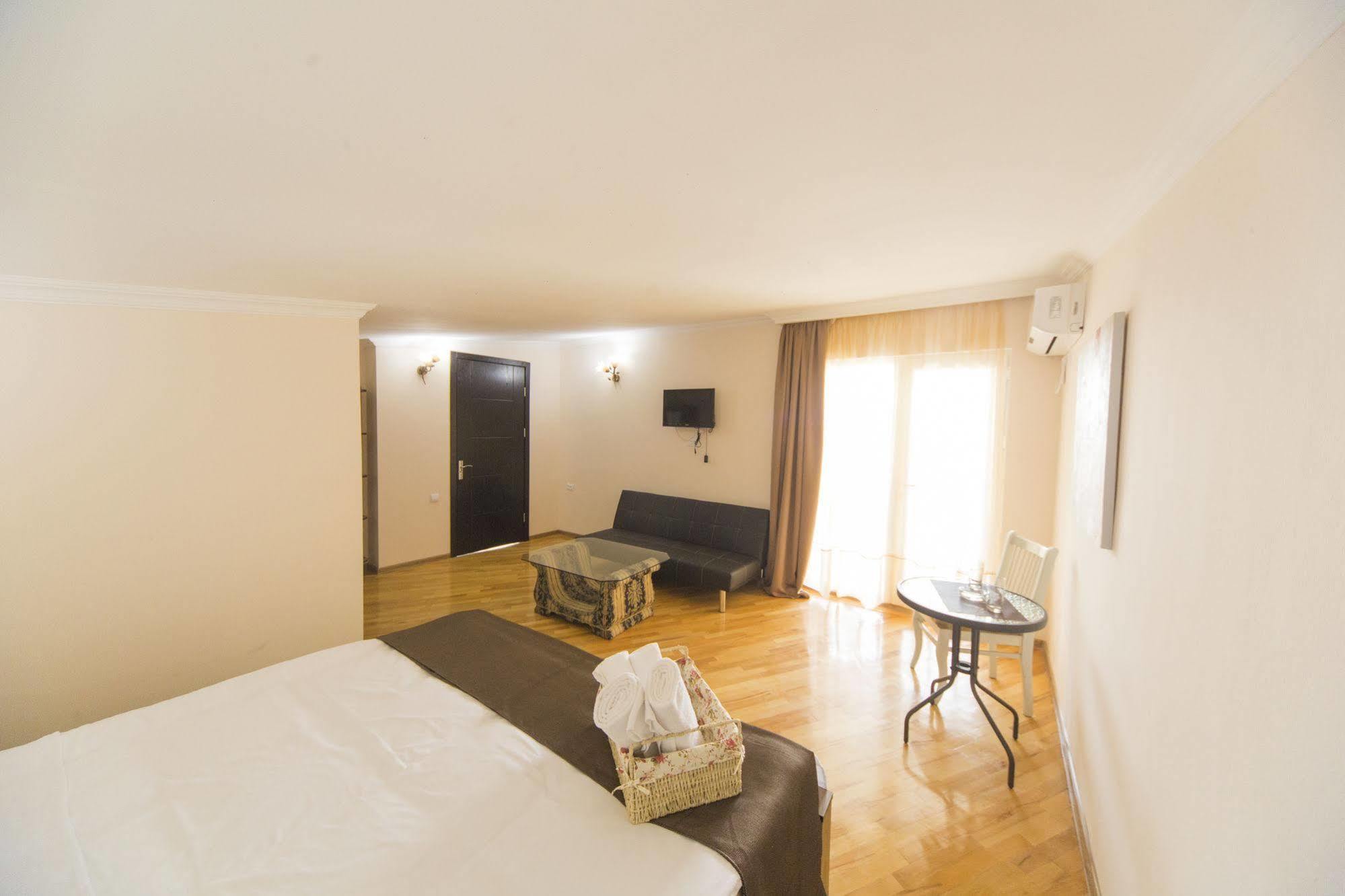 Log Inn Boutique Hotel Tiflis Exterior foto