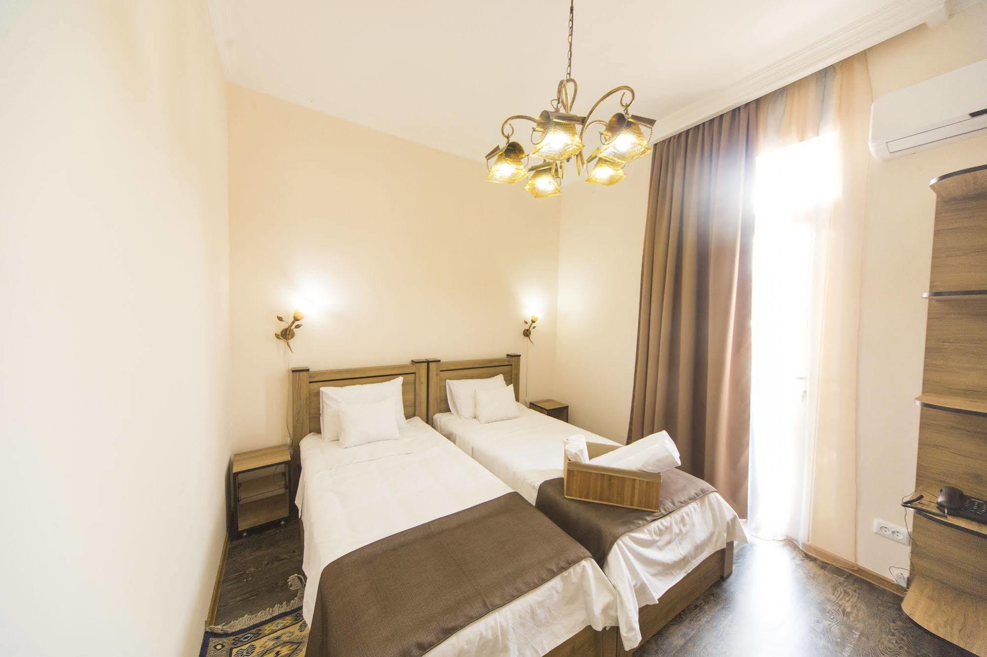Log Inn Boutique Hotel Tiflis Exterior foto
