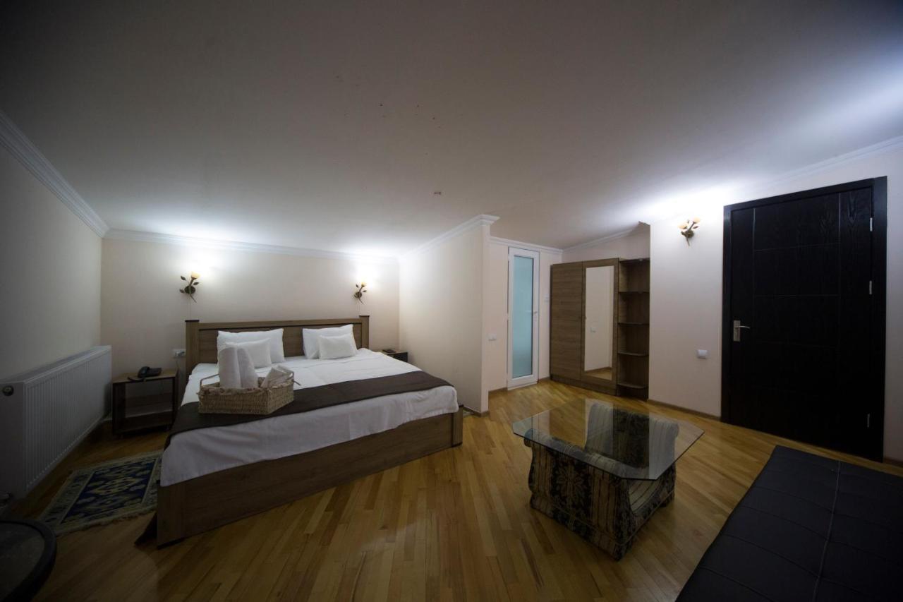 Log Inn Boutique Hotel Tiflis Exterior foto